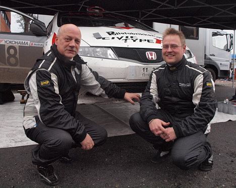 Martin Knudsen (t.h.) og Søren Kjær er godt forberedt til DM-sæsonen 2010 med deres Honda Civic Type R.